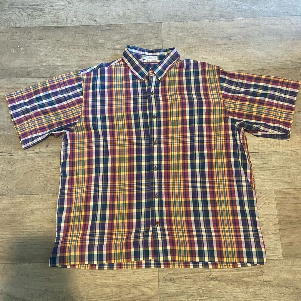 Men’s Multicolored Plaid Button-Up Shirt Size Medium.
